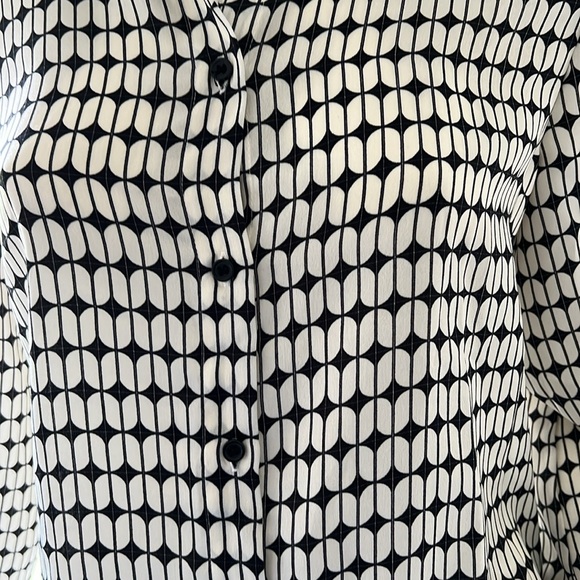 NWT Zara black and white mod print blouse. Size M - Picture 2 of 5